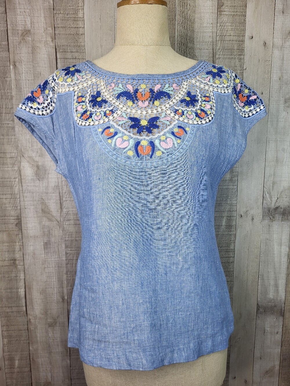 Boden Linen Embroidered Chambray Women’s Top. Size Meduim.